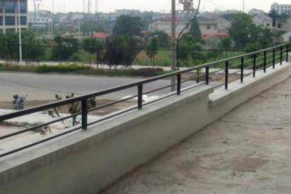 女兒墻開裂原因、危害及其防水處理